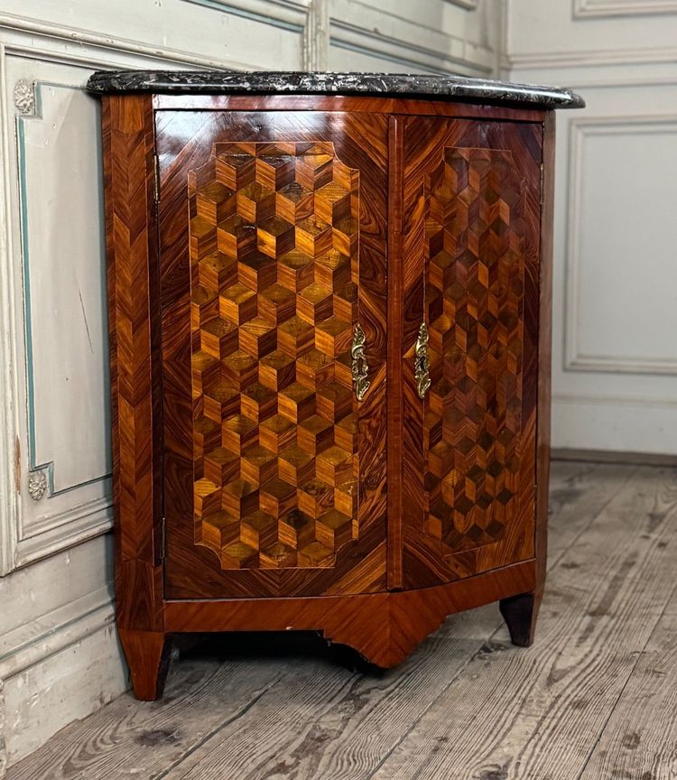 Encoignure Luigi XV, intarsio a cubo senza fondo, XVIII secolo