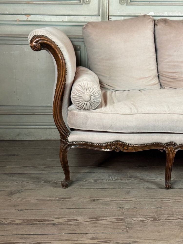Letto da riposo Luigi XV in faggio intagliato sui 4 lati , Francia, XVIII secolo