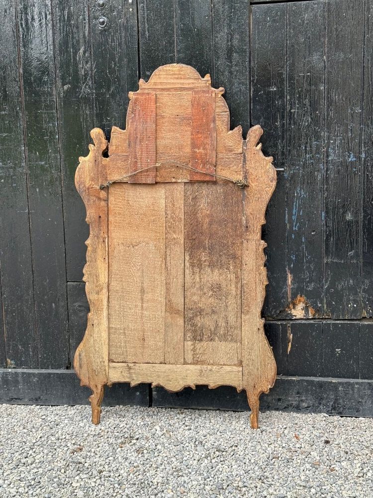Grande specchio Luigi XV in legno intagliato e dorato con paretine, Francia, XVIII secolo