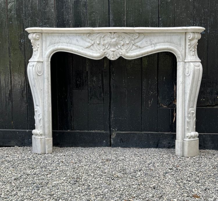 Mantello in marmo di Carrara in stile Luigi XV Circa 1880