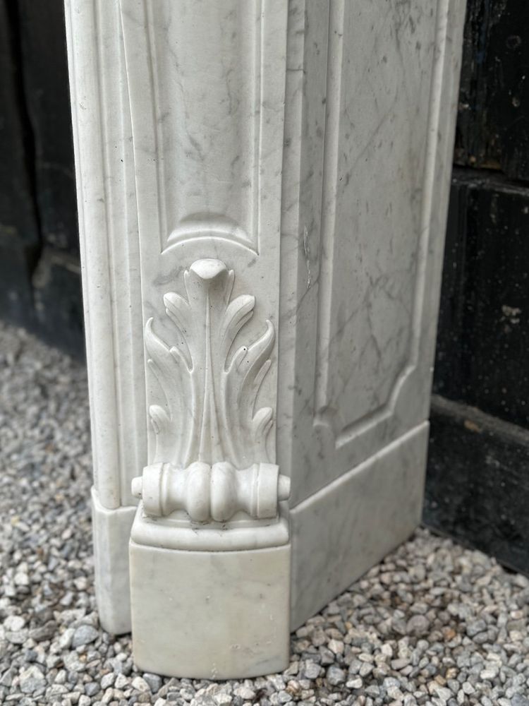 Mantello in marmo di Carrara in stile Luigi XV Circa 1880