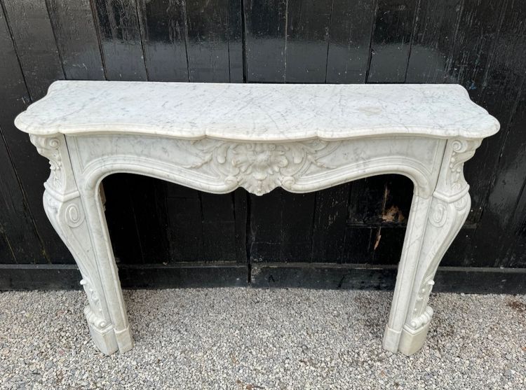 Mantello in marmo di Carrara in stile Luigi XV Circa 1880