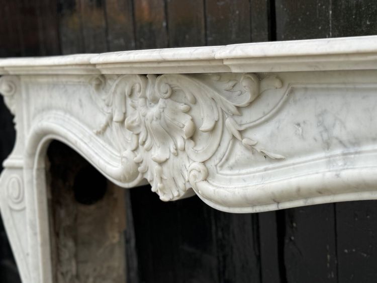 Mantello in marmo di Carrara in stile Luigi XV Circa 1880