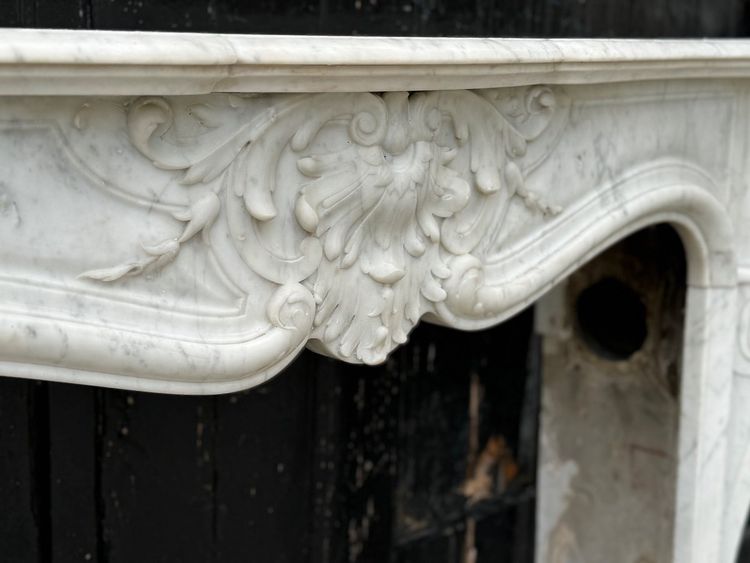 Mantello in marmo di Carrara in stile Luigi XV Circa 1880