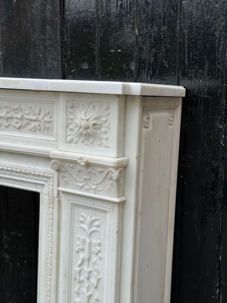 Kamin Im Stil Louis XVI Weißer Marmor Statuarisch Um 1880