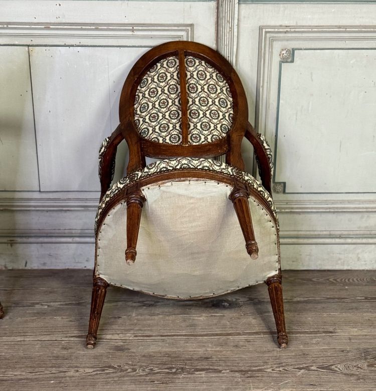 Paire De Fauteuils Louis XVI En Bois Sculpté, XVIIIème Siècle