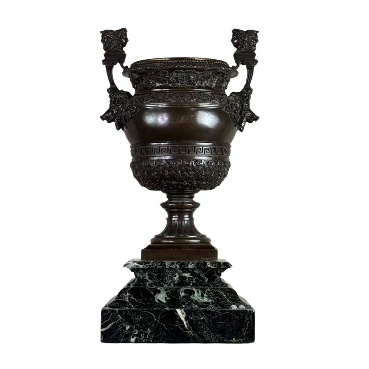 Vase En Bronze Patiné Aux Anses Surmountées De Bustes Bicéphales 19th Century