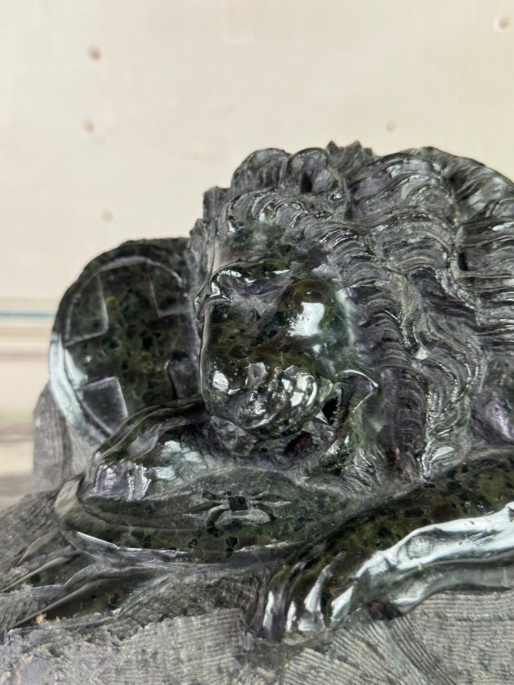Scultura in marmo verde serpentino, Il leone di Lucerna di Bertel Thorvaldsen 1880 ca.