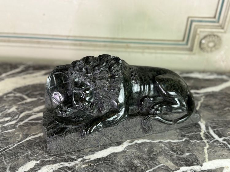 Scultura in marmo verde serpentino, Il leone di Lucerna di Bertel Thorvaldsen 1880 ca.