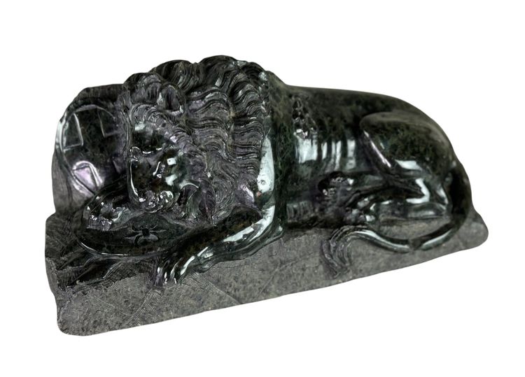 Scultura in marmo verde serpentino, Il leone di Lucerna di Bertel Thorvaldsen 1880 ca.