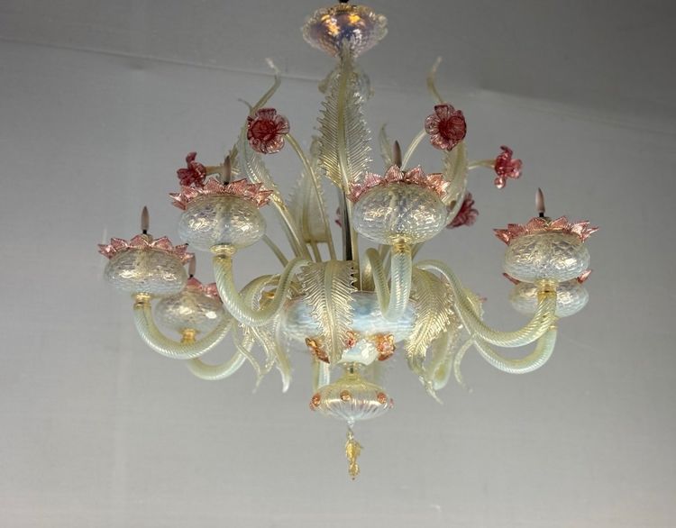 Venetian Chandelier in Opalescent, Gold and Red Murano Glass, 8 Light Arms Circa 1930
