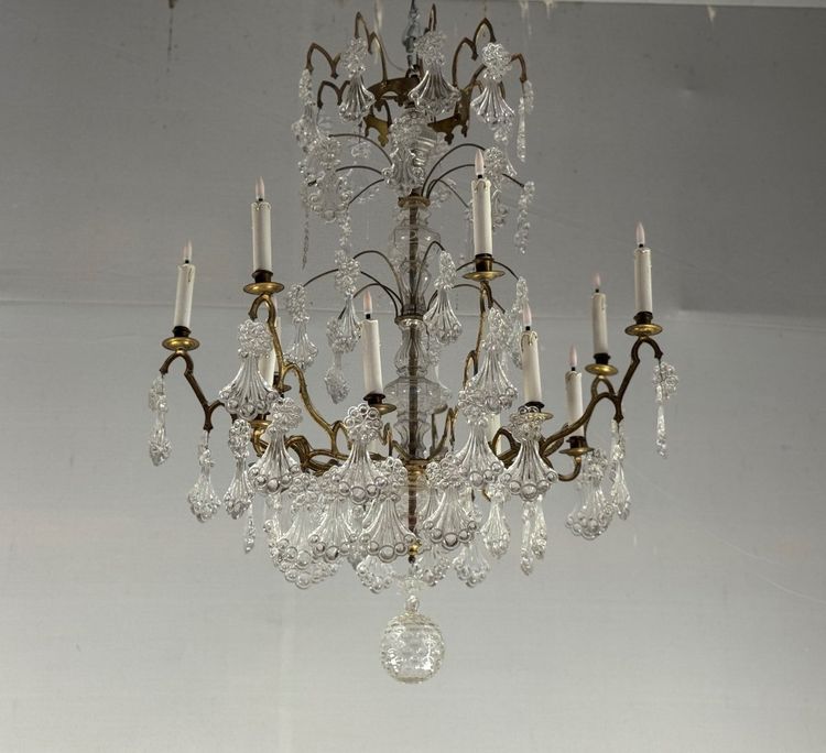 Lampadario a gabbia in bronzo dorato decorato con pendenti in vetro a forma di piuma di pavone, circa 1800