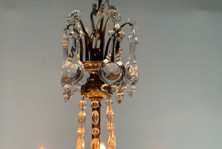Käfig-Kronleuchter aus vergoldeter Bronze mit Anhängern aus geschliffenem Kristall, um 1900