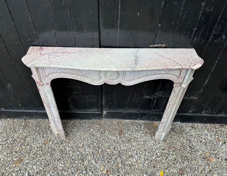 Mantello Pompadour in marmo rosa in stile Luigi XV, 1900 ca.
