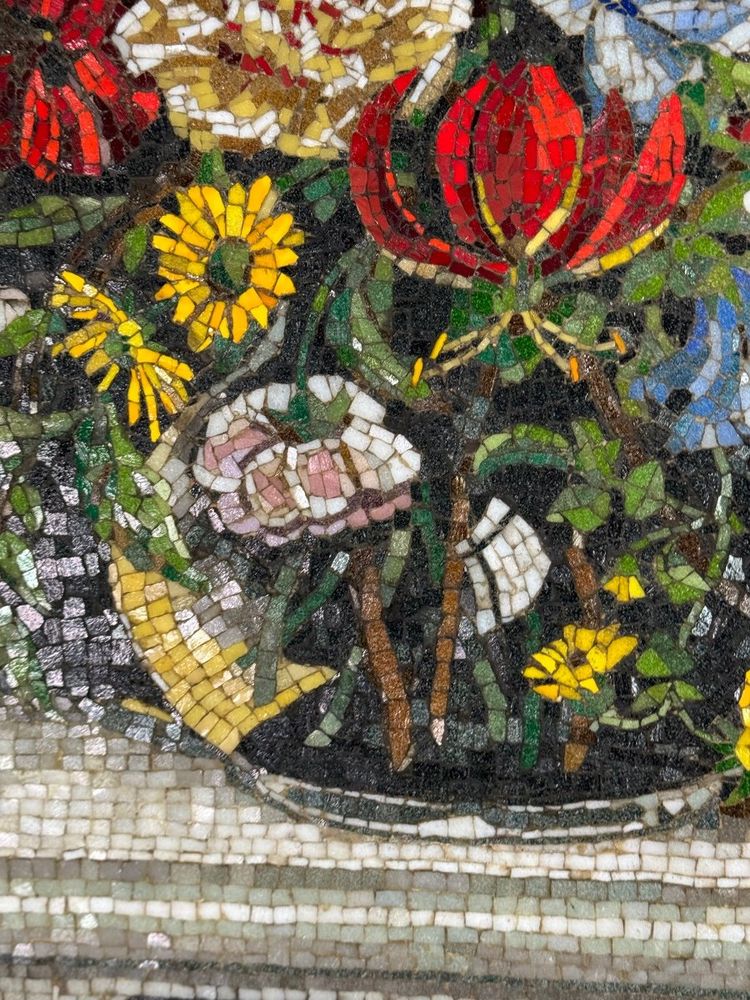 Stillleben mit Blumenstrauß, Glasmosaik, Monogramm Ch, um 1980