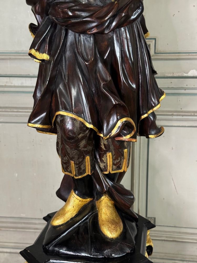 Coppia di porta bacinelle moreschi, sculture veneziane laccate e dorate, circa 1880