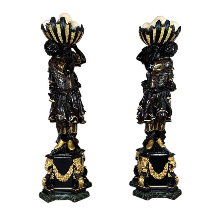 Coppia di porta bacinelle moreschi, sculture veneziane laccate e dorate, circa 1880