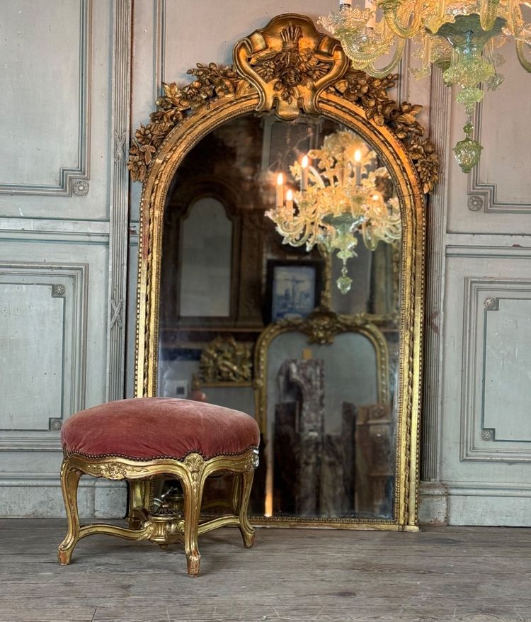 Poggiapiedi in stile Luigi XV in legno intagliato e dorato, circa 1880