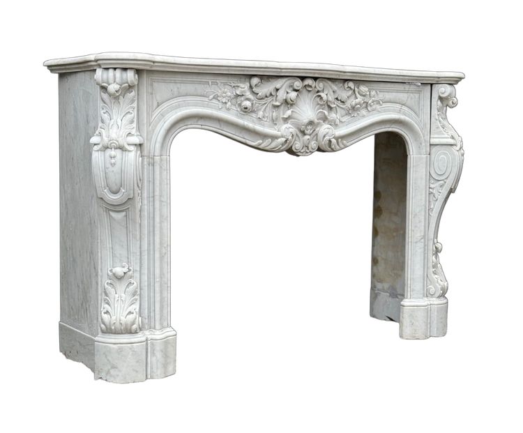 Imponente camino in stile Luigi XV in marmo bianco di Carrara, circa 1880