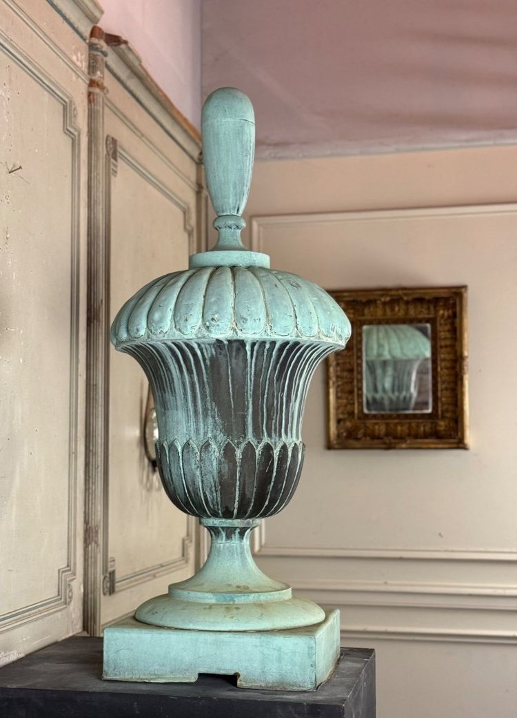 Terminale in rame, Urna decorativa, 1880 circa