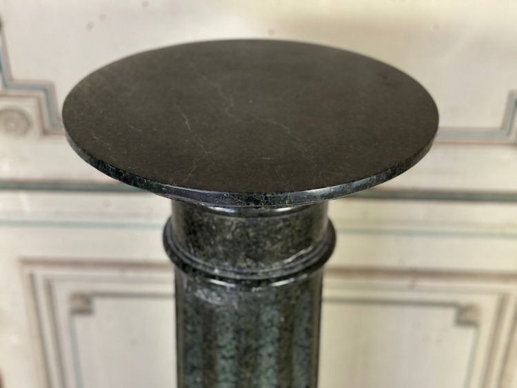 Geriffelte Säule aus Serpentinmarmor, um 1880