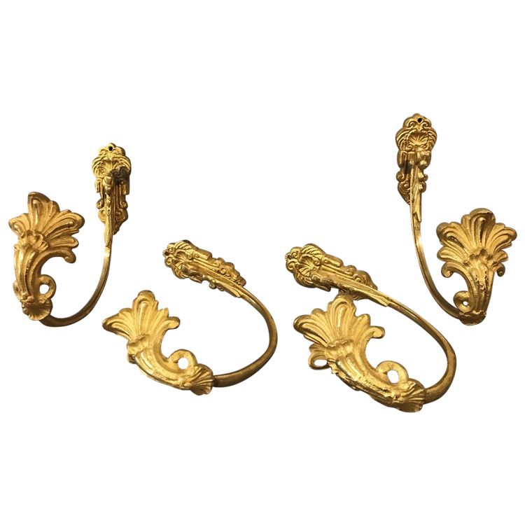 Ensemble de 4 embrasses en bronze doré d'époque 19 ème de style Louis XV 