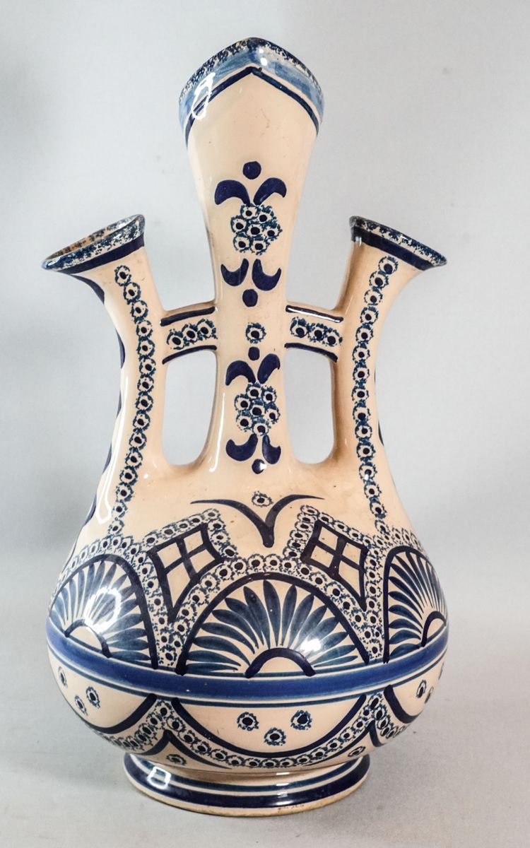 HENRIOT, QUIMPER, Vase