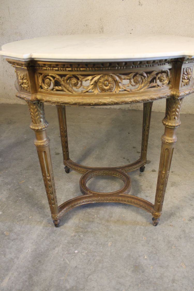 Table guéridon en bois sculpté doré de style Louis XVI époque 19ème