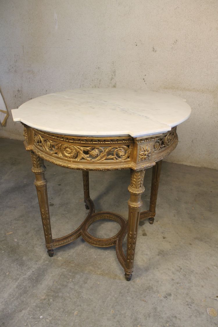 Table guéridon en bois sculpté doré de style Louis XVI époque 19ème