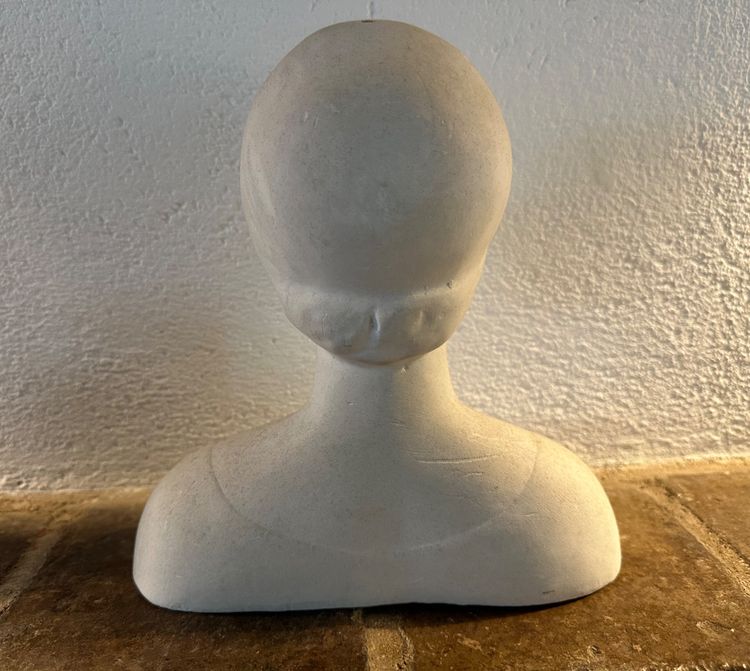 Busto in gesso di Eleonora d'Aragona