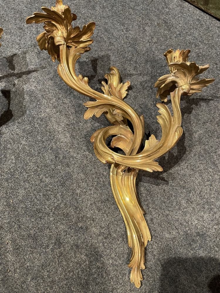 Coppia di applique in bronzo in stile Luigi XV