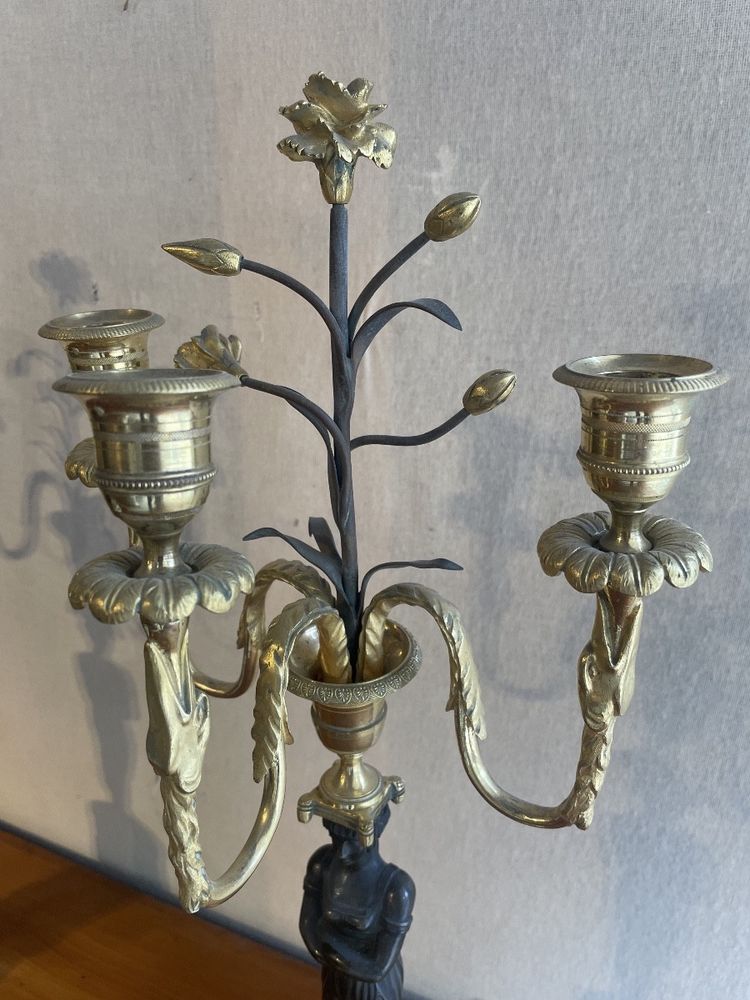 Coppia di candelabri del periodo Direttorio con 2 patine