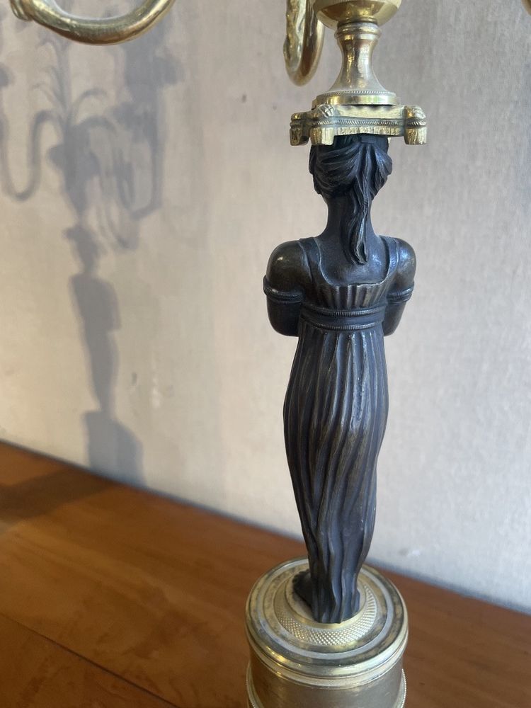 Coppia di candelabri del periodo Direttorio con 2 patine