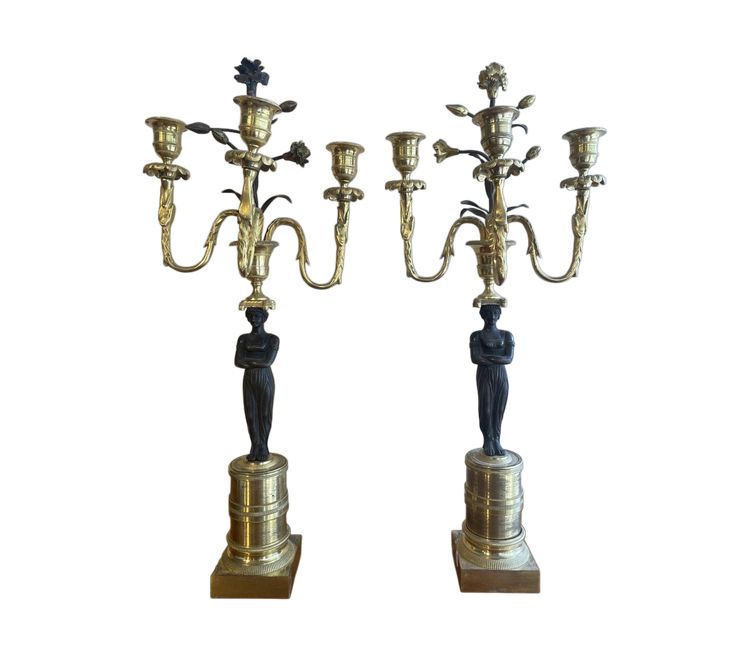 Coppia di candelabri del periodo Direttorio con 2 patine