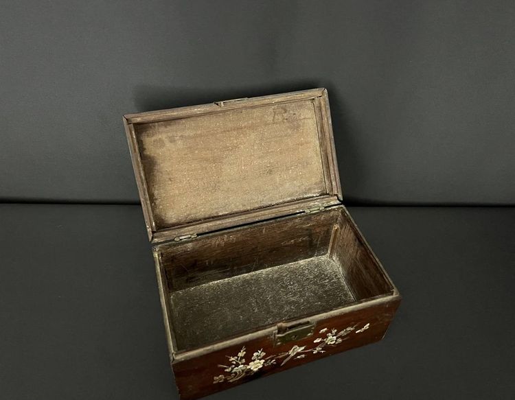 Scatola asiatica in legno esotico e madreperla – Vietnam o Cina, fine XIX secolo