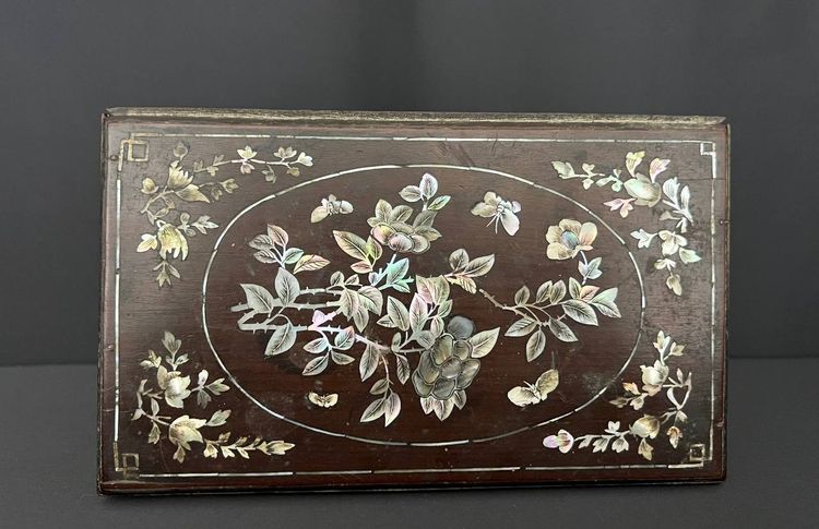 Scatola asiatica in legno esotico e madreperla – Vietnam o Cina, fine XIX secolo