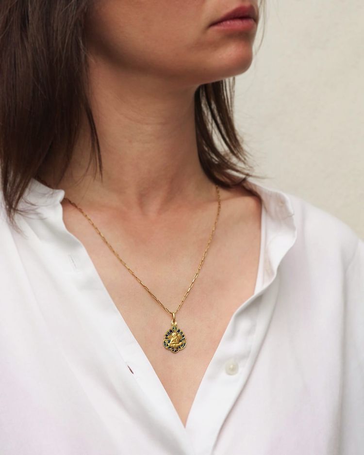 Médaille Art Nouveau Ange de Raphaël en or 18k, pendentif religieux, email plique a jour, bleu