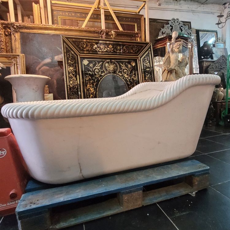 Marble bathtub, early/mid 19th century