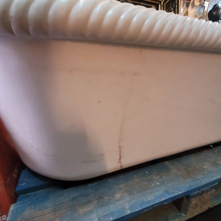 Marble bathtub, early/mid 19th century