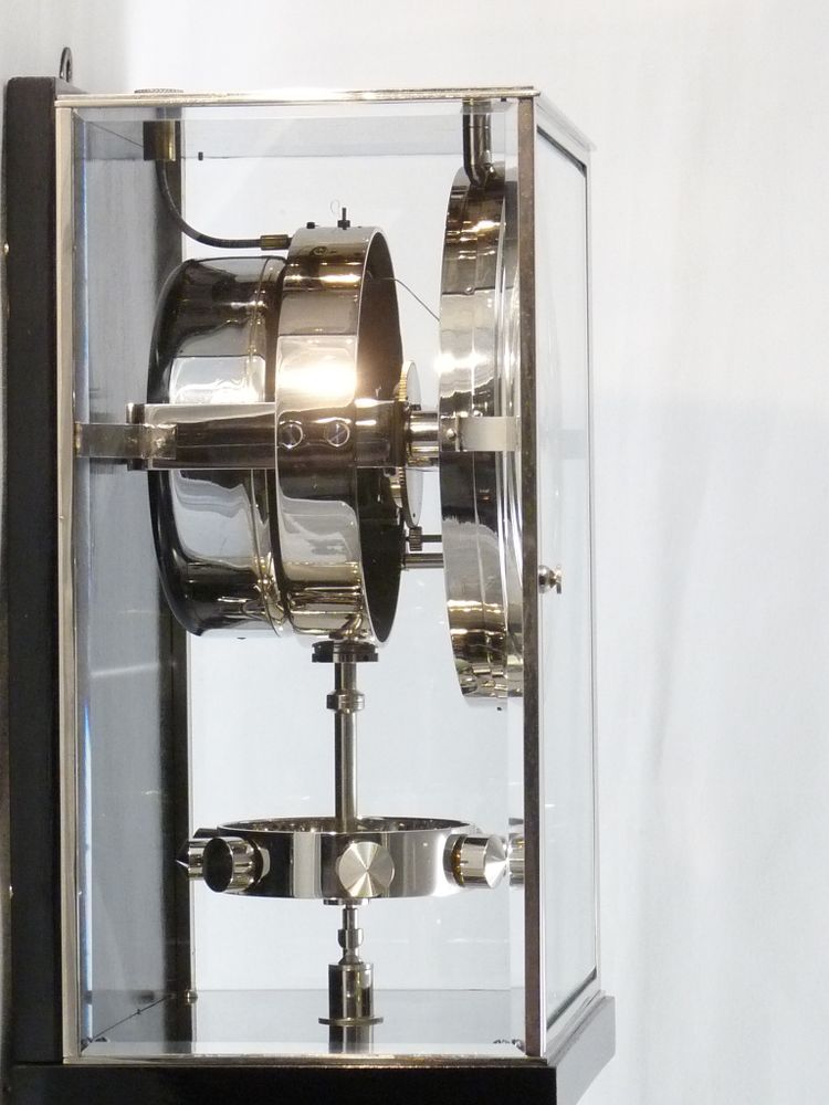 Atmos wall clock by Jean Léon Reutter