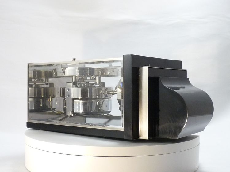 Atmos wall clock by Jean Léon Reutter