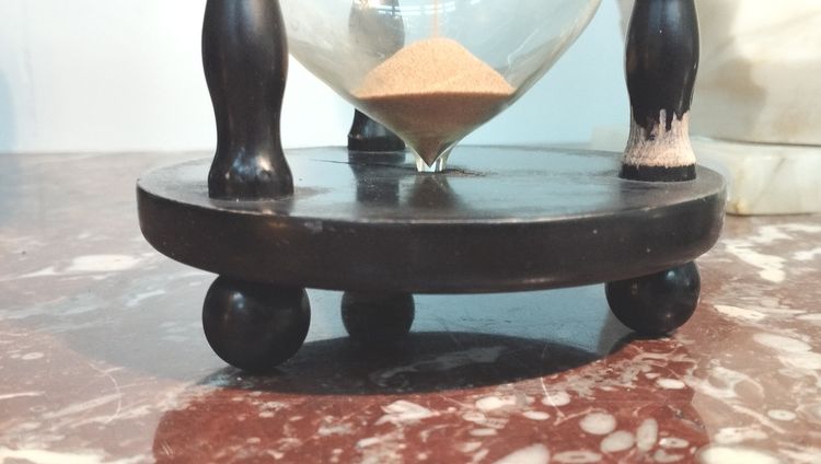 Sablier en verre et bois noirci  XIX