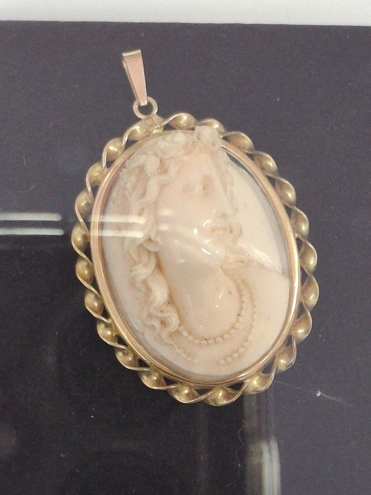 Cammeo in avorio e oro 18k
