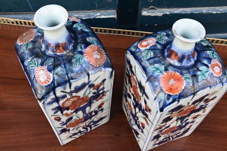 Cina XVIII coppia di bottiglie di sakè, decorazione Imari, porcellana