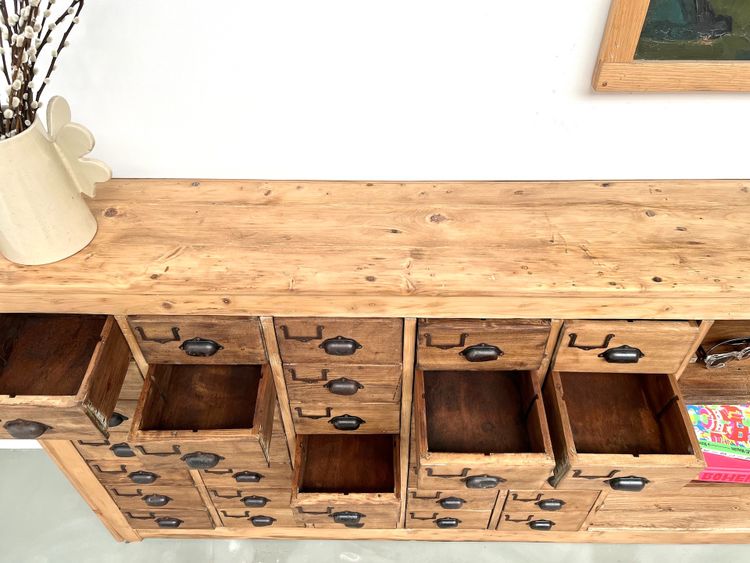 Mobiletto portaoggetti con 35 cassetti, circa 1950