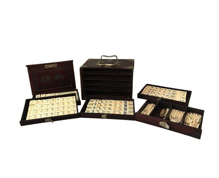 Set di mahjong antico in osso e bambù nella sua scatola