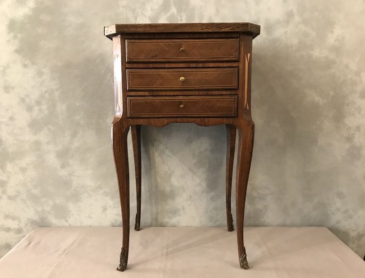 Piccolo comodino in legno intarsiato del XIX secolo