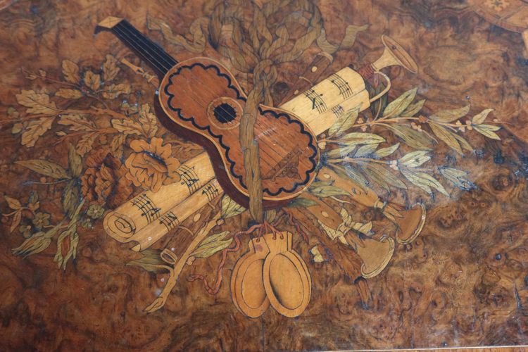 Table de milieu en marqueterie XIXème siècle