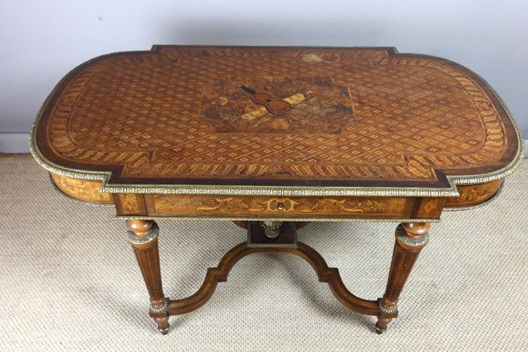 Table de milieu en marqueterie XIXème siècle