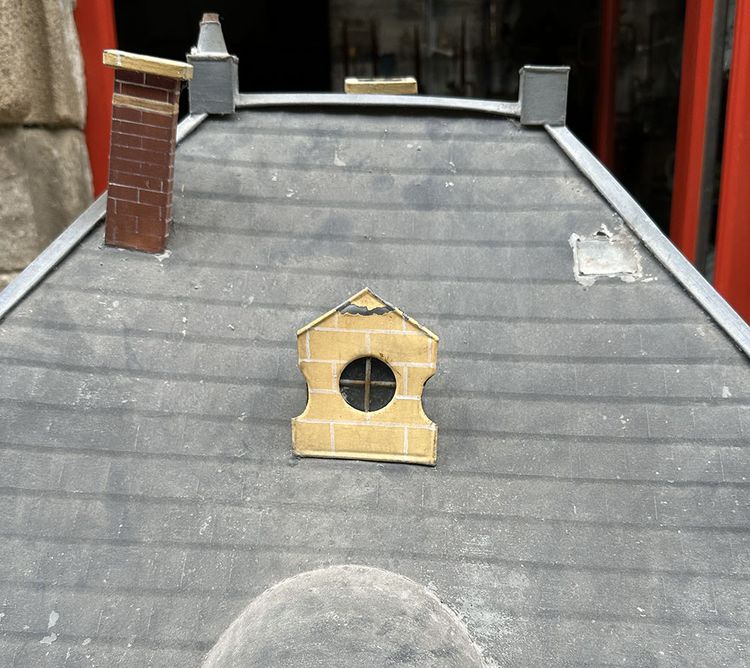 Großer Vogelkäfig Voliere Zink Metall bemalt Haus Herrenhaus Schloss 19. Jahrhundert